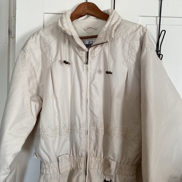 FERA Skiwear 1 piece cream colored snowsuit - Picture 6 of 11